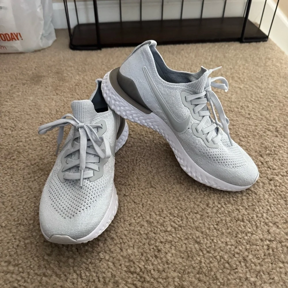 NIKE epic react flyknit running shoes - Picture 2 of 8